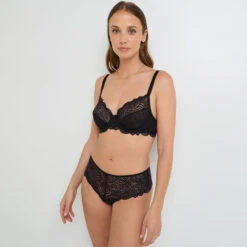 SHORTY STRING DENTELLE NOIR -ROUGEGORGE 11193800 D