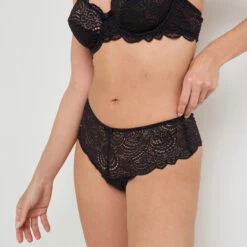 SHORTY STRING DENTELLE NOIR