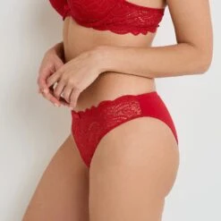 CULOTTE MICROFIBRE ET DENTELLE ROUGE