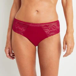 SHORTY STRING DENTELLE ROUGE