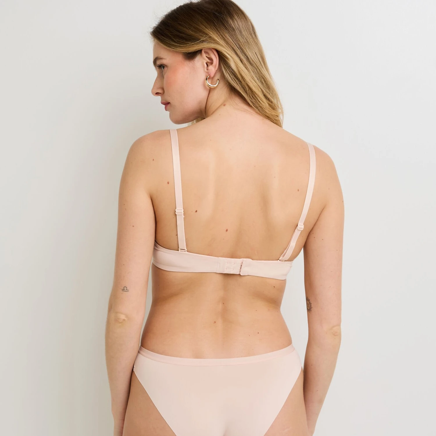Soutien-Gorge Ampliforme Emboîtant Naturel – Microfibre Recyclée Invisible à Bretelles Multi-positions 4 Soutien-Gorge Ampliforme Emboîtant Naturel – Microfibre Recyclée Invisible à Bretelles Multi-positions – Image 4
