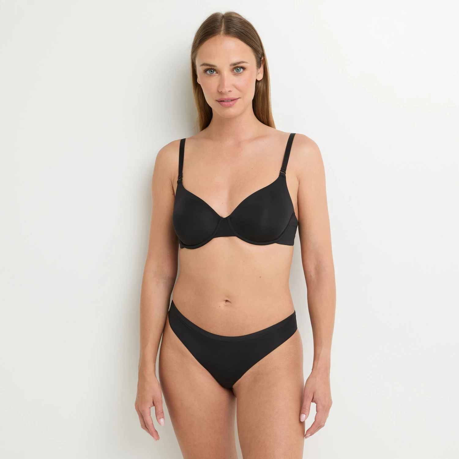 Culotte en Microfibre Recyclée Noir – Invisible Seconde Peau à Lignes Graphiques 4 Culotte en Microfibre Recyclée Noir – Invisible Seconde Peau à Lignes Graphiques – Image 4