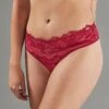 Shorty-String Appolon en Dentelle Bordeaux – Lingerie Sensuelle à Détails Velours