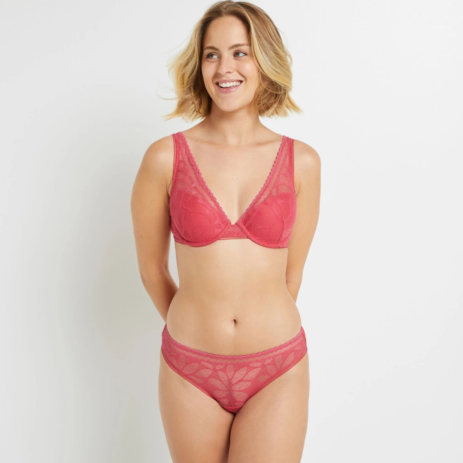 Culotte en Dentelle Rose Anaelle – Culotte Graphique avec Dos Microfibre et Bords Festonnés 3 Culotte en Dentelle Rose Anaelle – Culotte Graphique avec Dos Microfibre et Bords Festonnés – Image 3