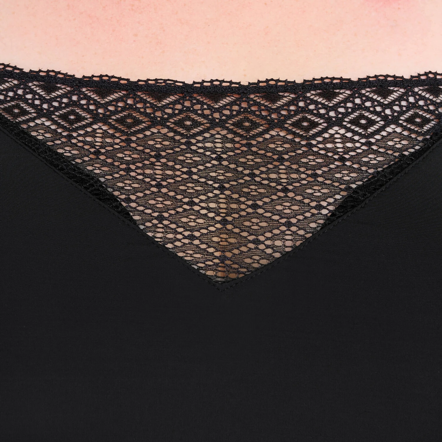 Soutien-gorge Post-Opératoire CARINA Noir à Dentelle – Ampliforme Sans Armatures 4 Soutien-gorge Post-Opératoire CARINA Noir à Dentelle – Ampliforme Sans Armatures – Image 4