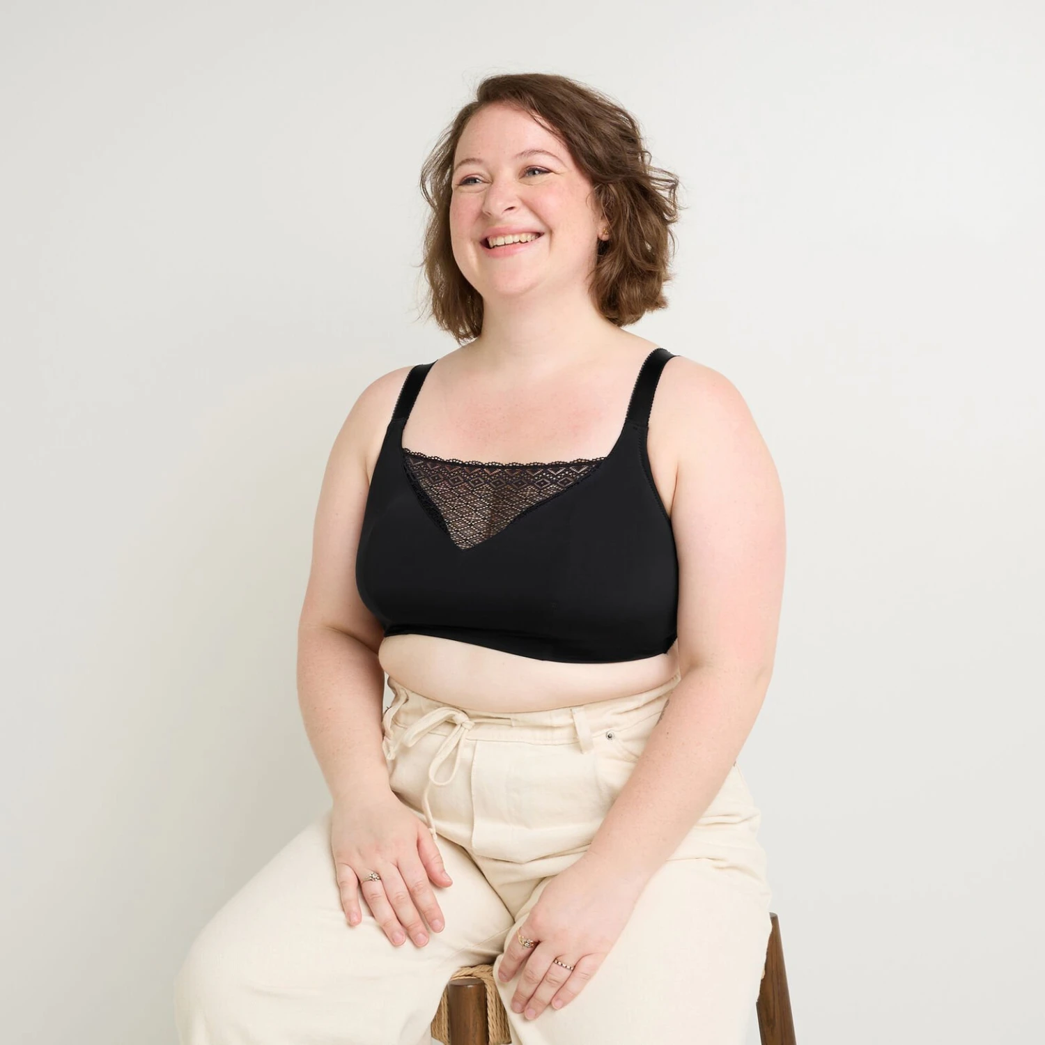 Soutien-gorge Post-Opératoire CARINA Noir à Dentelle – Ampliforme Sans Armatures 1 Soutien-gorge Post-Opératoire CARINA Noir à Dentelle – Ampliforme Sans Armatures