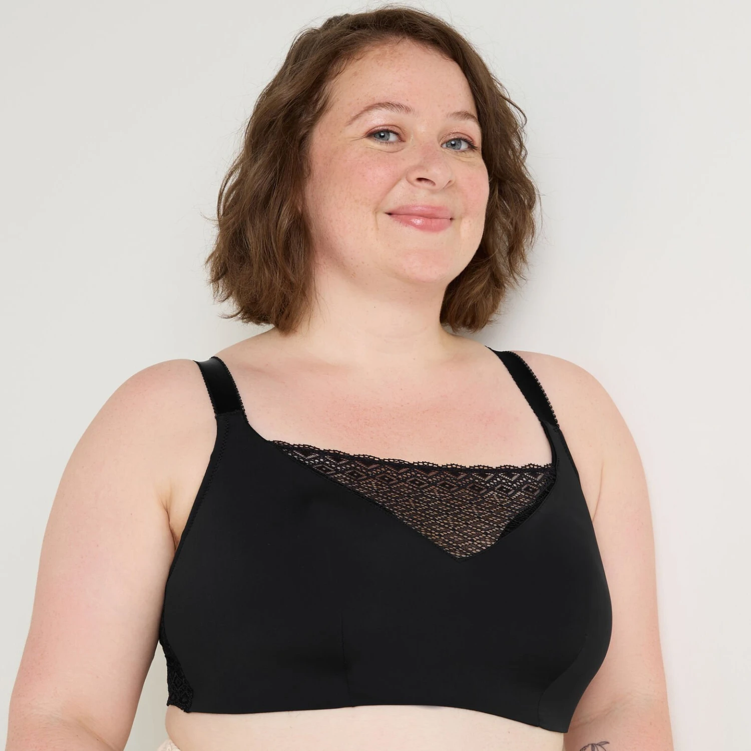 Soutien-gorge Post-Opératoire CARINA Noir à Dentelle – Ampliforme Sans Armatures 2 Soutien-gorge Post-Opératoire CARINA Noir à Dentelle – Ampliforme Sans Armatures – Image 2