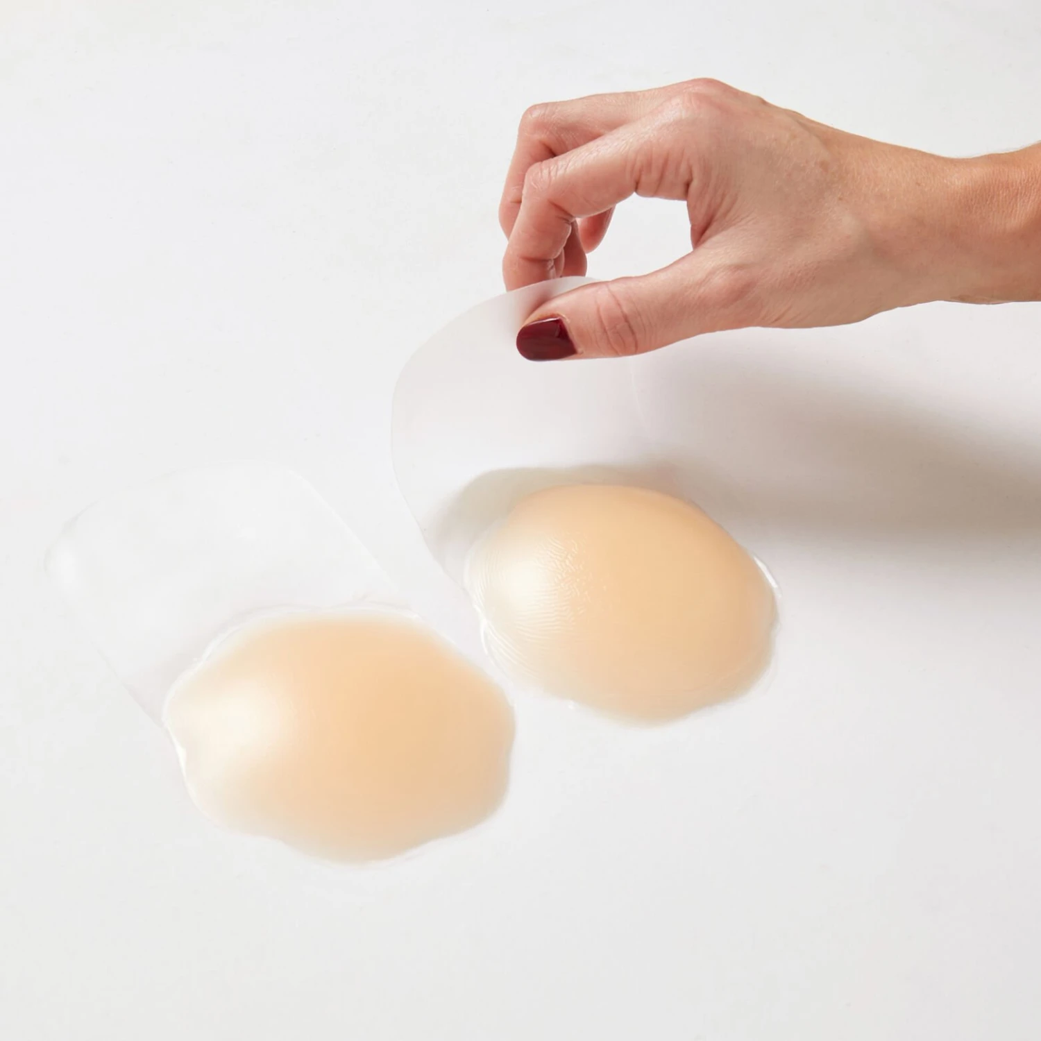 Cache-tétons Liftants en Silicone Peau Claire – Forme Fleur Invisible et Adhésif Confortable 2 Cache-tétons Liftants en Silicone Peau Claire – Forme Fleur Invisible et Adhésif Confortable – Image 2