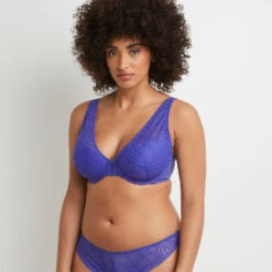 SOUTIEN-GORGE AMPLIFORME VIOLET