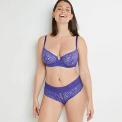 Shorty Violet BICHETTE – Culotte en Dentelle Graphique et Lignes Échancrées -ROUGEGORGE 20004800 D