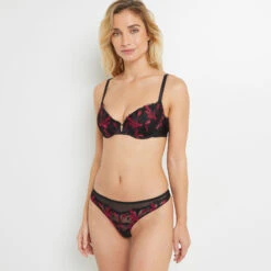 String BETTY Tulle Brodé Multicolore Noir – Lingerie Festive avec Anneau Métal 5 String BETTY Tulle Brodé Multicolore Noir – Lingerie Festive avec Anneau Métal -ROUGEGORGE 20005800 D