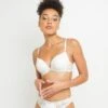 Soutien-Gorge Push-Up TINA Blanc en Dentelle Florale - Décolleté Satiné Couture