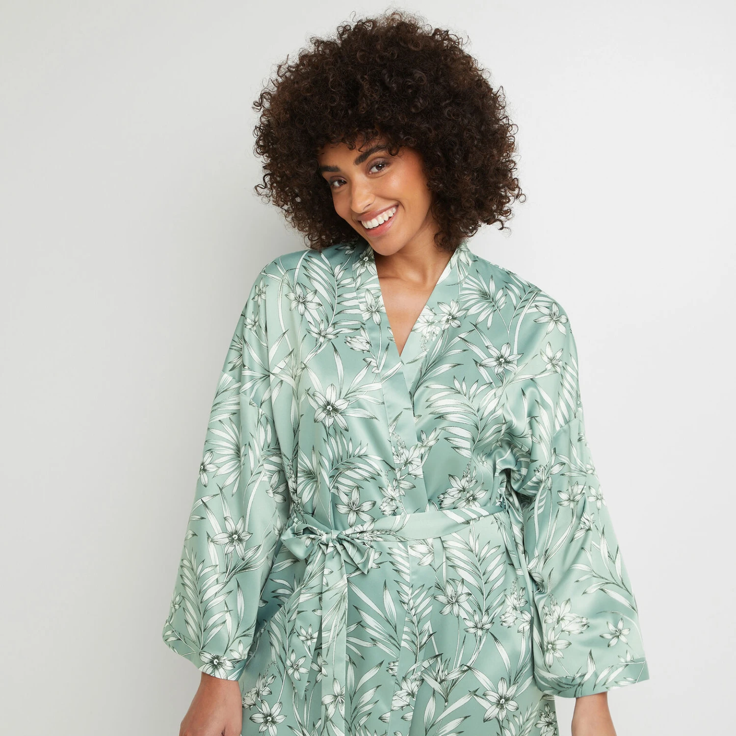 DESHABILLE SATIN IMPRIMEE Vert Clair 2 DESHABILLE SATIN IMPRIMEE Vert Clair – Image 2