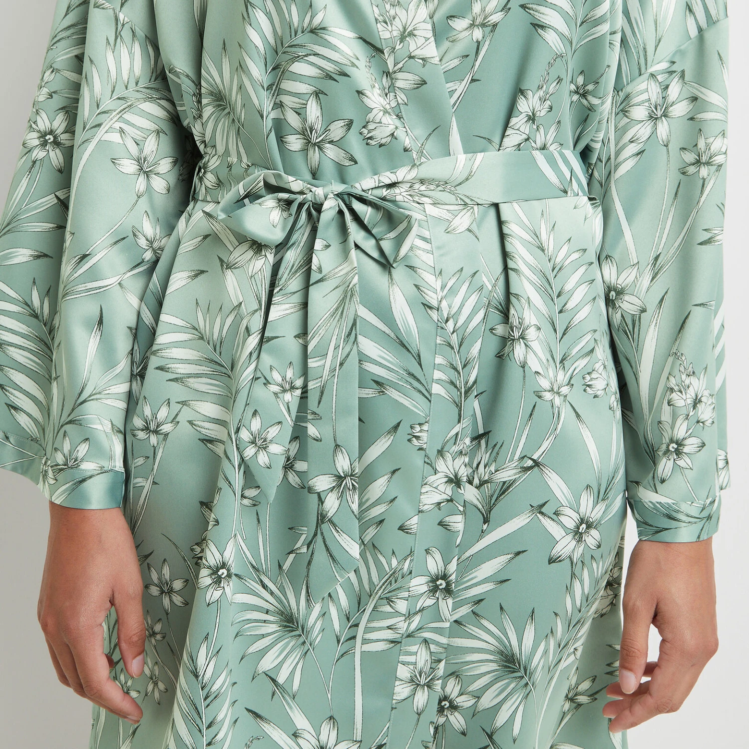 DESHABILLE SATIN IMPRIMEE Vert Clair 3 DESHABILLE SATIN IMPRIMEE Vert Clair – Image 3