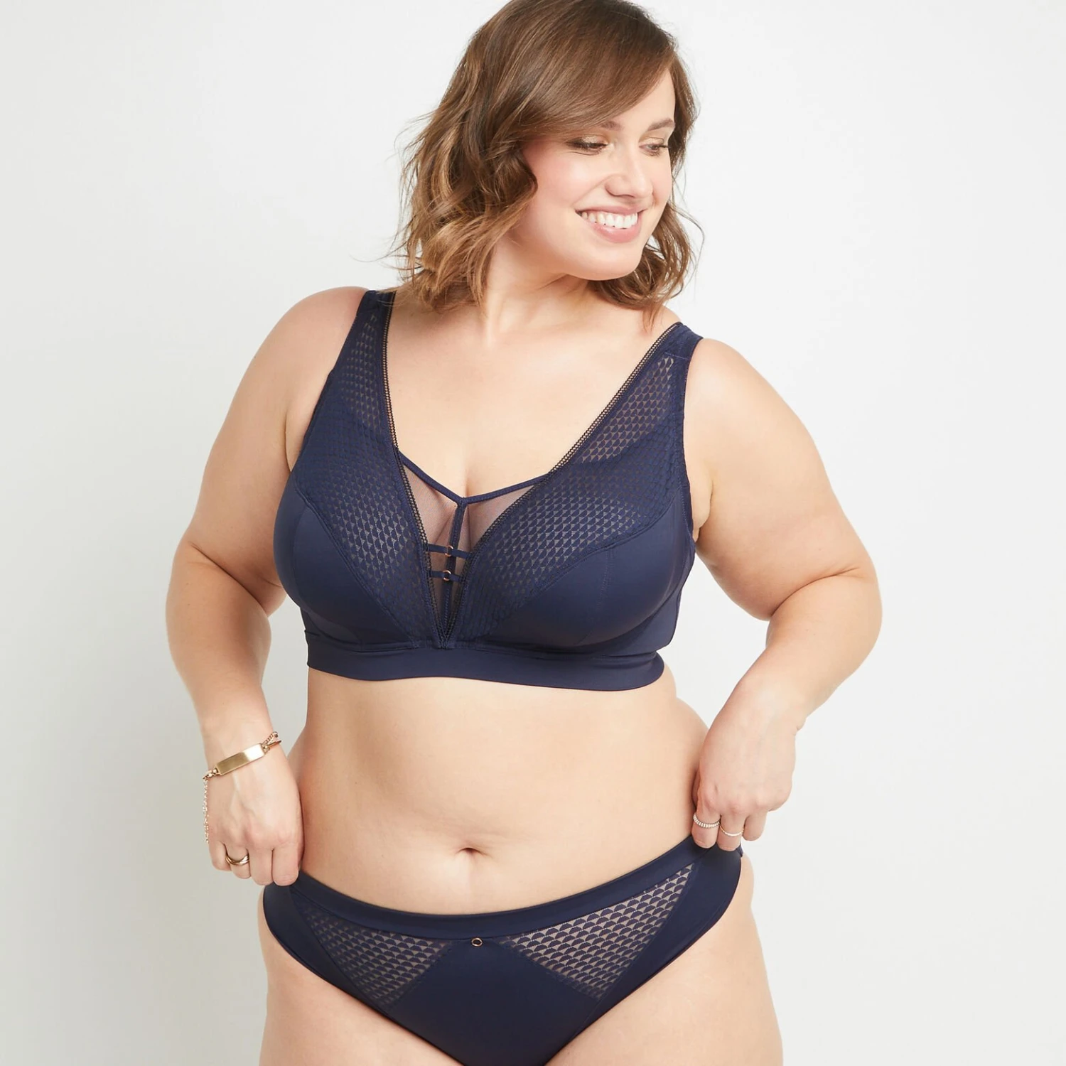 Soutien-gorge Bernadette Marine sans armatures – Dentelle et Tulle Collection Courbe + (Grands Bonnets) 1 Soutien-gorge Bernadette Marine sans armatures – Dentelle et Tulle Collection Courbe + (Grands Bonnets)