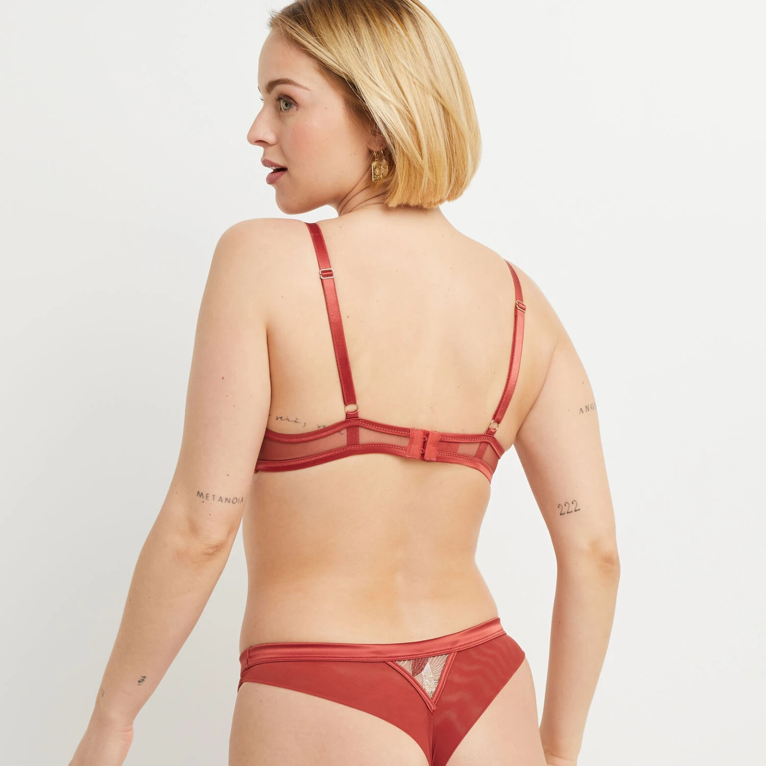 CARLA Soutien-Gorge Push-Up Orange Multicolore – Broderie Florale Scintillante et Tulle 4 CARLA Soutien-Gorge Push-Up Orange Multicolore – Broderie Florale Scintillante et Tulle – Image 4