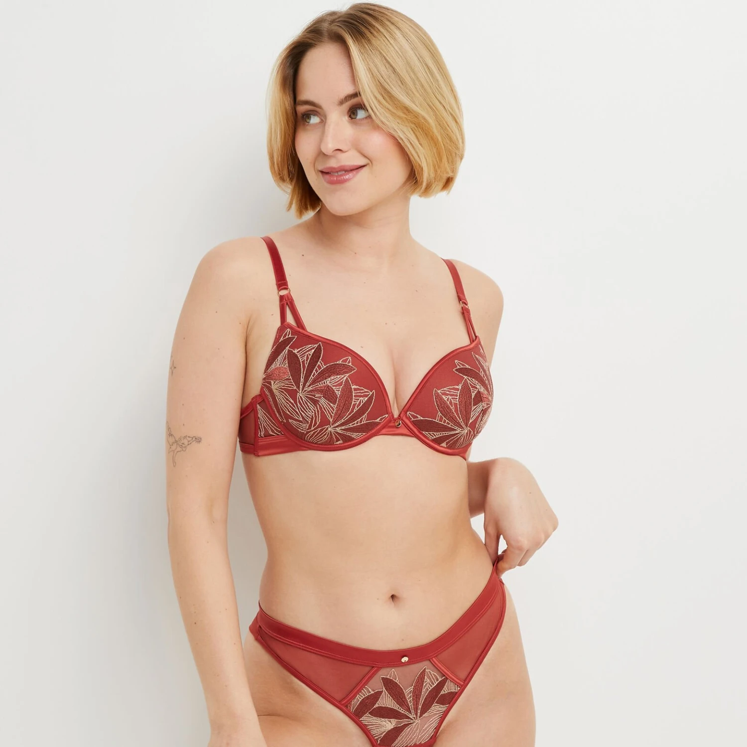 CARLA Soutien-Gorge Push-Up Orange Multicolore – Broderie Florale Scintillante et Tulle 1 CARLA Soutien-Gorge Push-Up Orange Multicolore – Broderie Florale Scintillante et Tulle