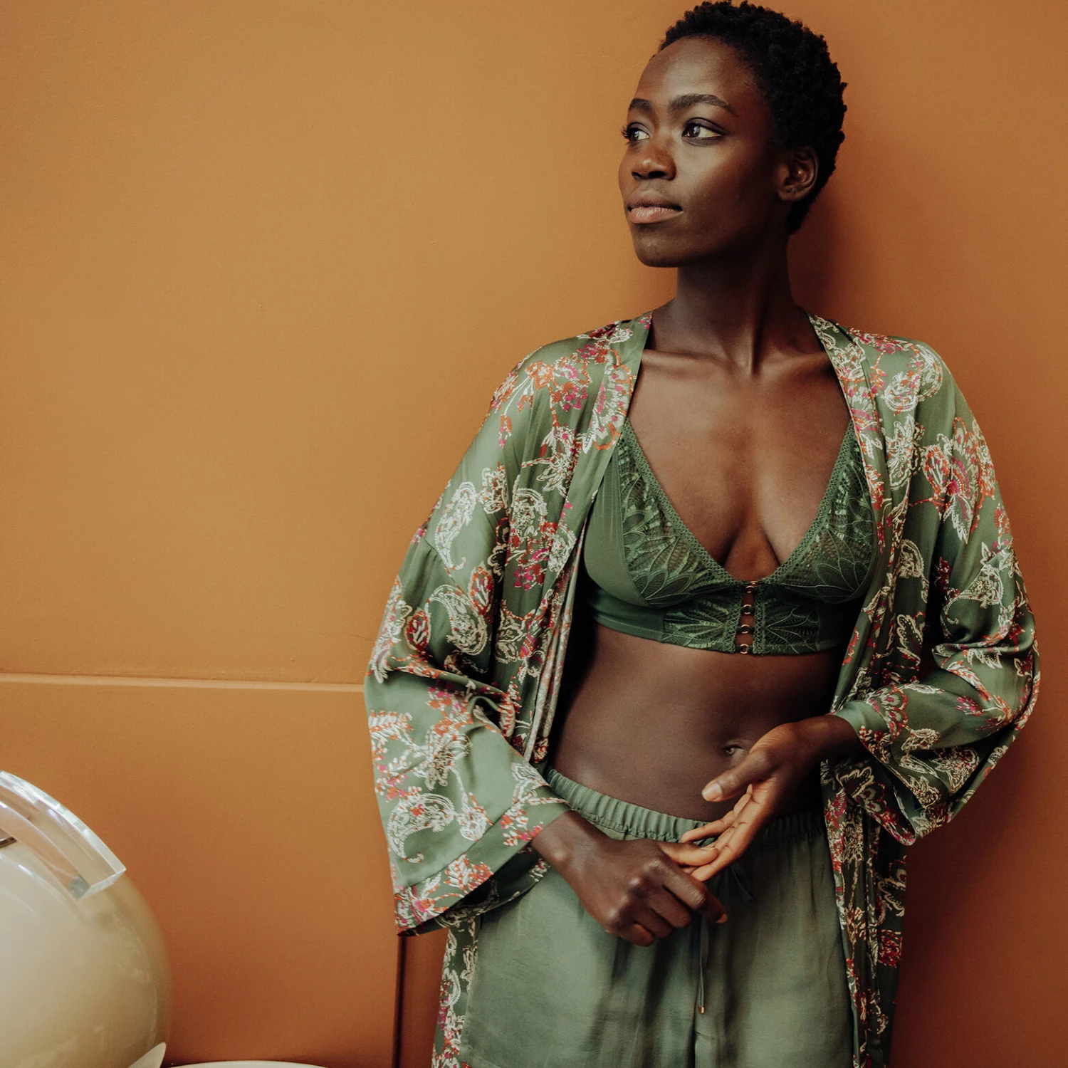 Celine SOUTIEN-GORGE SANS ARMATURES KAKI 2 Celine SOUTIEN-GORGE SANS ARMATURES KAKI – Image 2