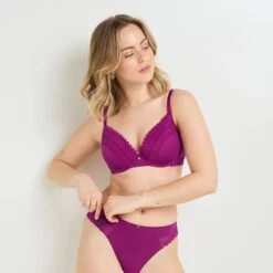 RougeGorge DOUCE Violet – Soutien-Gorge Ampliforme Plongeant Microfibre et Dentelle