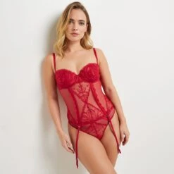 GUEPIERE TULLE BRODE MULTICO ROUGE