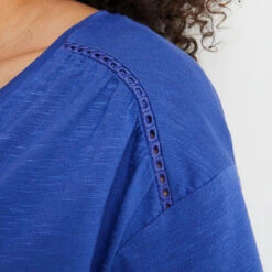 T-shirt Manches Courtes DUMMY Bleu Lavande – Broderie Ajourée et Style Provence -ROUGEGORGE 21132000 Z