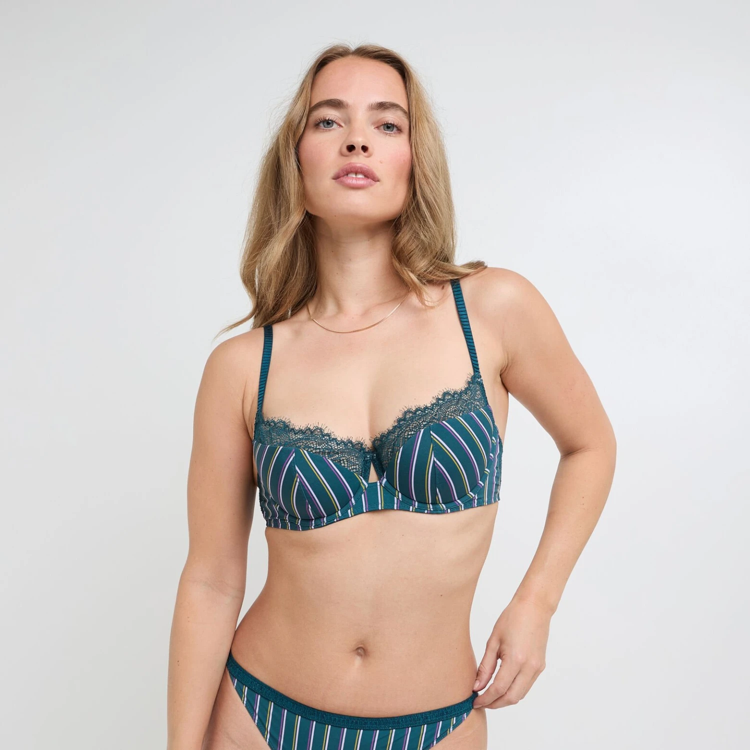 Gaston Bleu Canard Rayé – Soutien-Gorge Ampliforme Microfibre et Dentelle 1 Gaston Bleu Canard Rayé – Soutien-Gorge Ampliforme Microfibre et Dentelle