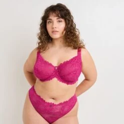 Soutien-Gorge Emboîtant DONA + Fuchsia – Dentelle Florale Sculptante & Maintien Confort