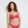 Gemini – Soutien-gorge Emboîtant Fuchsia en Dentelle Végétale et Détails Bijoux