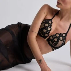 Soutien-Gorge Ampliforme Plunge AGNÈS Noir – Broderie Couture & Détails Satin 6 Soutien-Gorge Ampliforme Plunge AGNÈS Noir – Broderie Couture & Détails Satin -ROUGEGORGE 21300700 Z