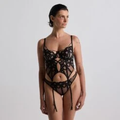 Guêpière Courte AGNÈS Noir Brodé – Bustier Glamour avec Bijoux Dorés