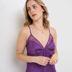 Nuisette Violette HEIDI en Satin Brillant et Dentelle Ajourée – Lingerie de Nuit Sexy -ROUGEGORGE 21321700 D