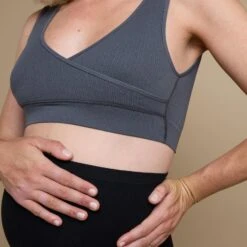 Brassière de Grossesse et Allaitement Hermione Gris Clair – Microfibre Côtelée Cache-Cœur 6 Brassière de Grossesse et Allaitement Hermione Gris Clair – Microfibre Côtelée Cache-Cœur -ROUGEGORGE 21349000 Z