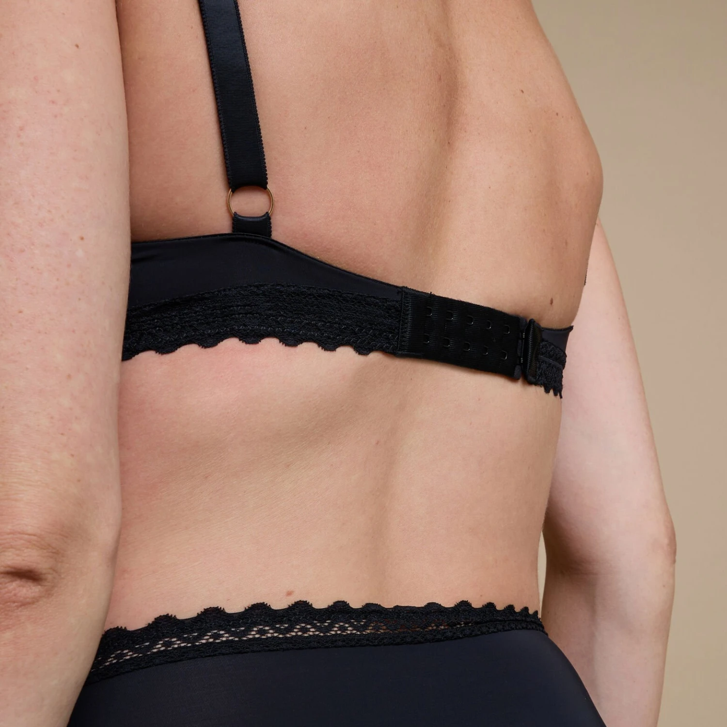 Soutien-gorge Allaitement Noir Douce – Sans Armatures avec Dentelle Festonnée 5 Soutien-gorge Allaitement Noir Douce – Sans Armatures avec Dentelle Festonnée – Image 5