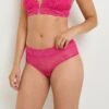 Shorty HERMINE Fuchsia – Dentelle Florale Ajourée et Détails Bijoux Lingerie Sexy