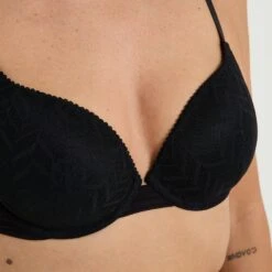 Soutien-Gorge Ampliforme Plongeant FANFAN - Dentelle Géométrique Noire 6 Soutien-Gorge Ampliforme Plongeant FANFAN - Dentelle Géométrique Noire -ROUGEGORGE 21395000 Z