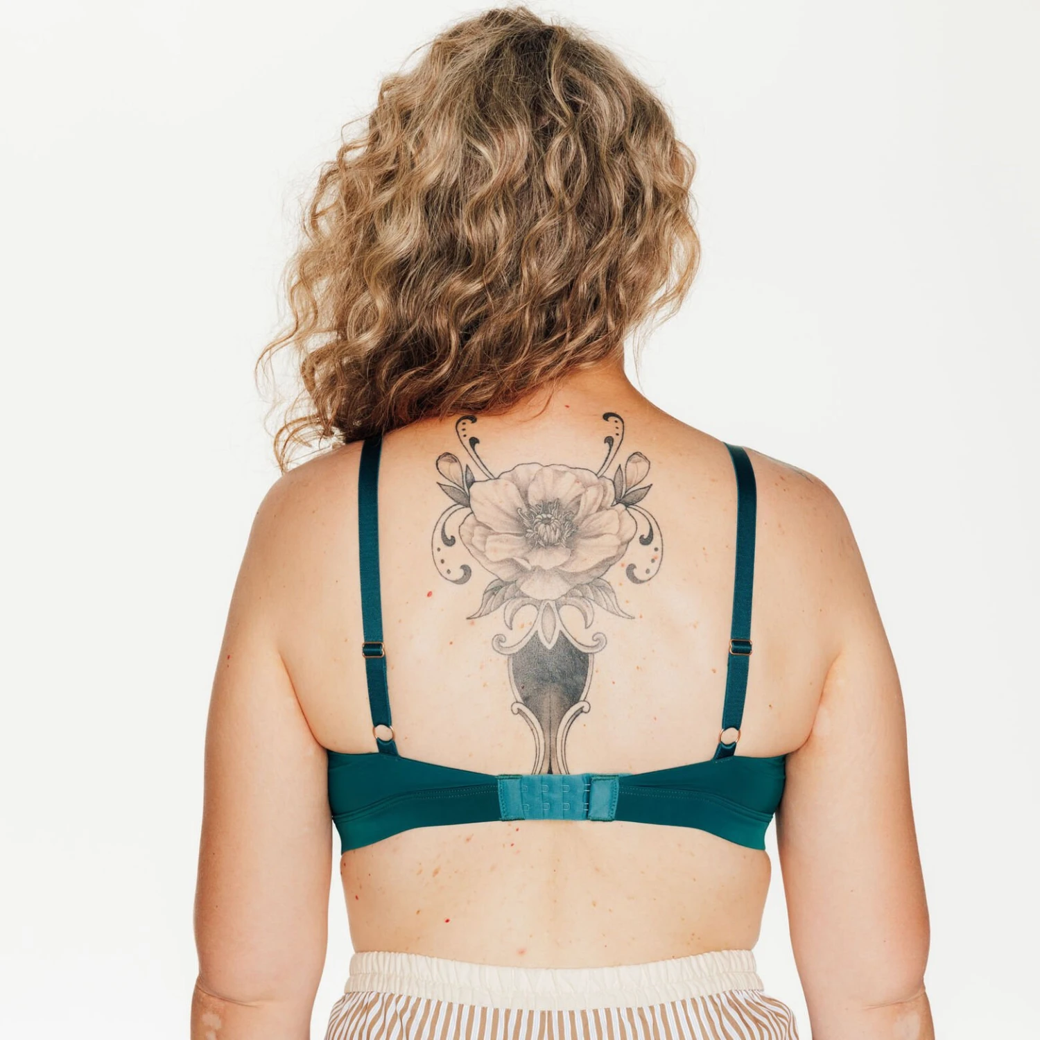 Soutien-gorge Post Opératoire DOUCE Vert Forêt – Triangle Sans Armatures avec Poches Prothèses 4 Soutien-gorge Post Opératoire DOUCE Vert Forêt – Triangle Sans Armatures avec Poches Prothèses – Image 4