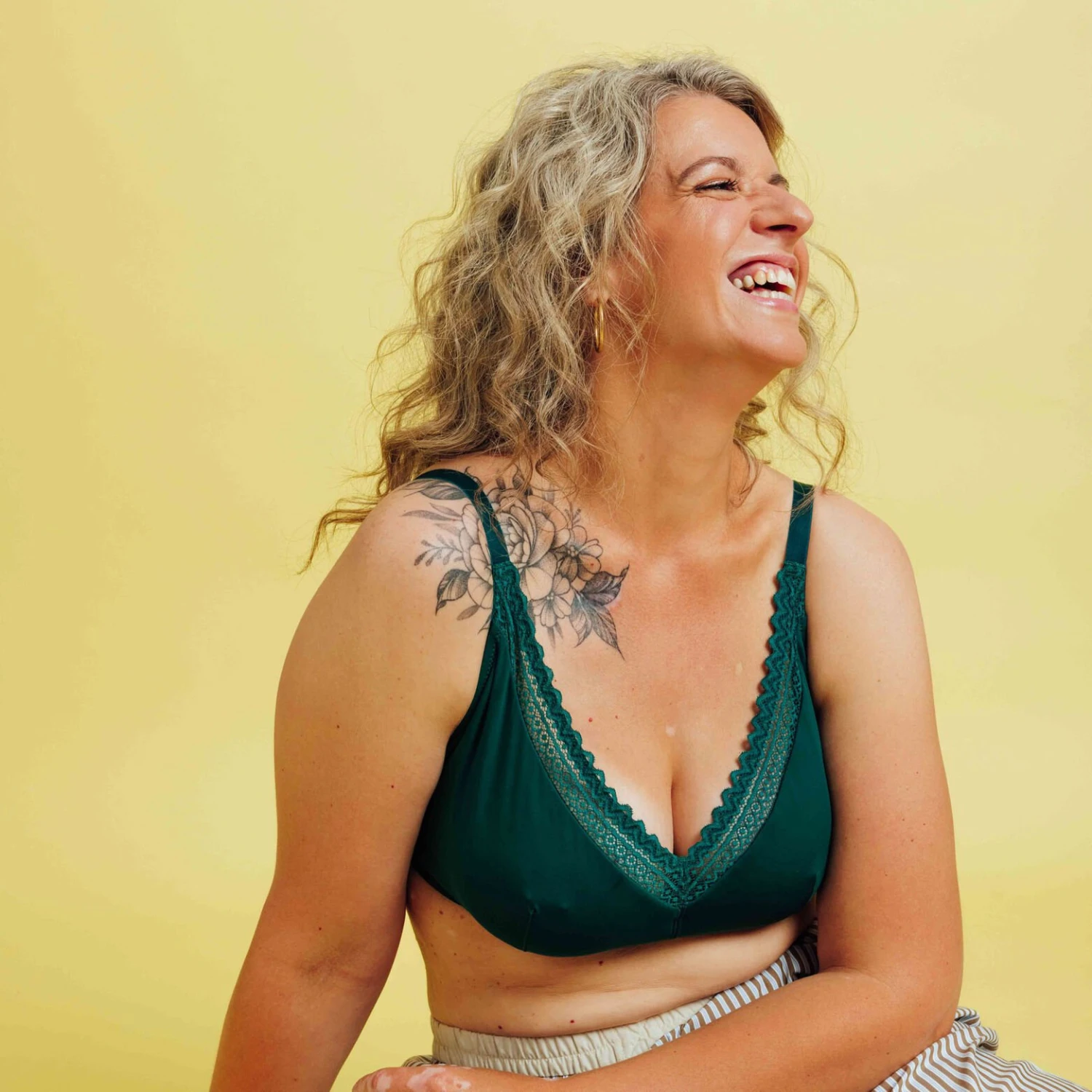 Soutien-gorge Post Opératoire DOUCE Vert Forêt – Triangle Sans Armatures avec Poches Prothèses 2 Soutien-gorge Post Opératoire DOUCE Vert Forêt – Triangle Sans Armatures avec Poches Prothèses – Image 2