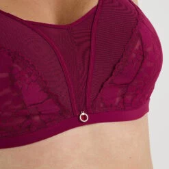 Soutien-gorge Sans Armatures FRAN Prune – Tulle Floral et Détails Dorés Style Courbes+ 6 Soutien-gorge Sans Armatures FRAN Prune – Tulle Floral et Détails Dorés Style Courbes+ -ROUGEGORGE 21399300 Z