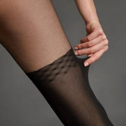 COLLANT NOIR -ROUGEGORGE 40139700 D