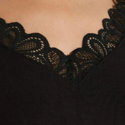 SYARA Noir avec Col V Dentelle – Haut de Pyjama Fluide Manches Longues -ROUGEGORGE 43186900 Z