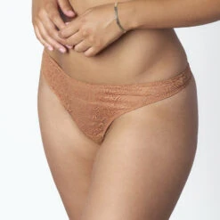 TANGA DENTELLE CARAMEL -ROUGEGORGE 77011500 Z