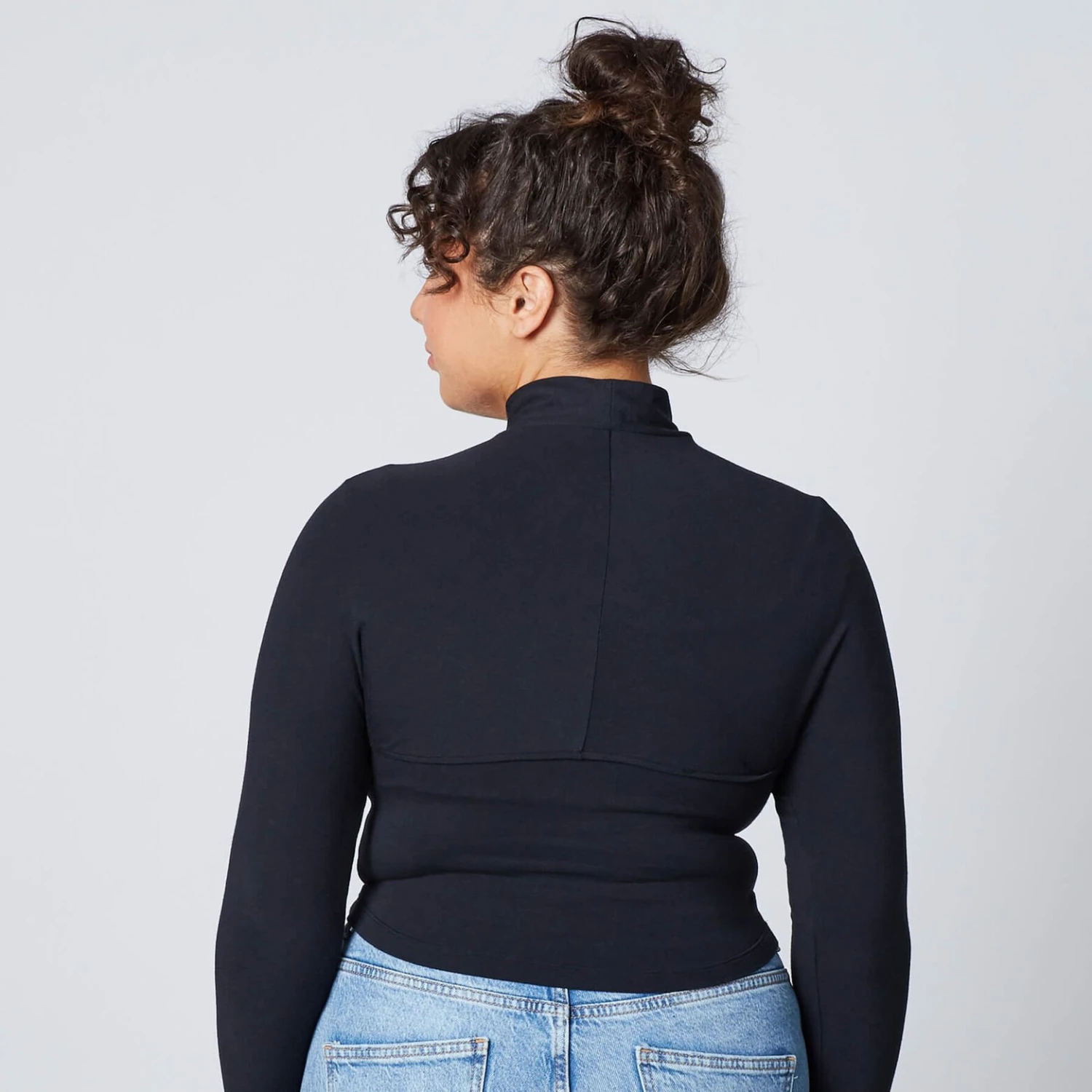 Boléro Noir INDIE leel Underwear – Col Cheminée et Manches Longues en Microfibre Douce 4 Boléro Noir INDIE leel Underwear – Col Cheminée et Manches Longues en Microfibre Douce – Image 4