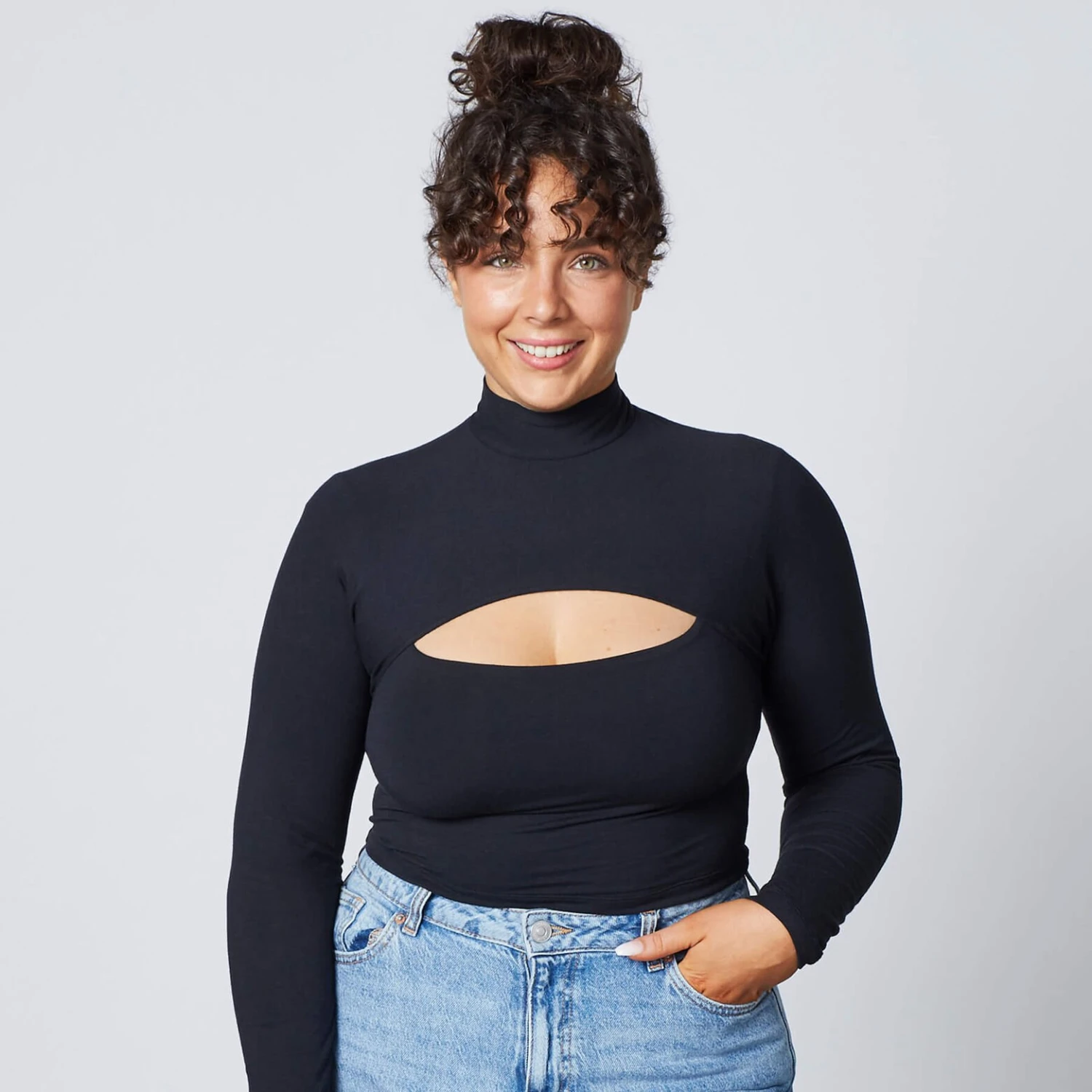 Boléro Noir INDIE leel Underwear – Col Cheminée et Manches Longues en Microfibre Douce 1 Boléro Noir INDIE leel Underwear – Col Cheminée et Manches Longues en Microfibre Douce